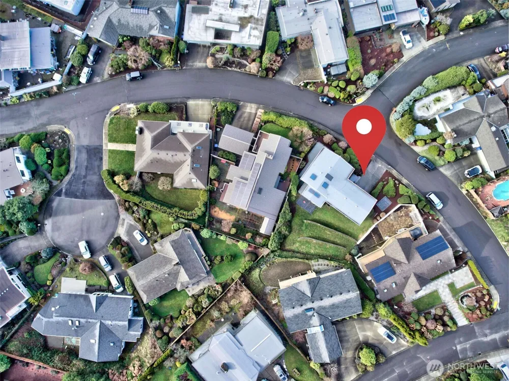 13901 Somerset Lane SE Bellevue, WA 98006