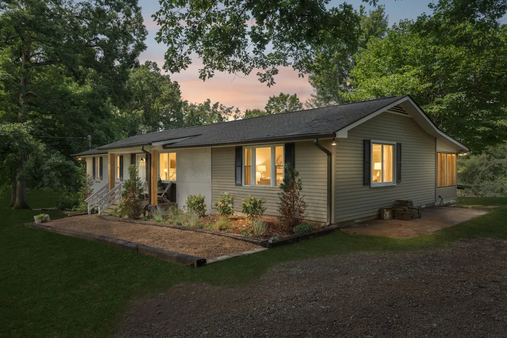 9062 E 40 Rd Bon Aqua, TN 37025