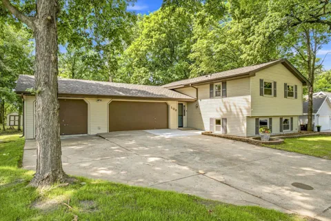 100 Shadywood Lane