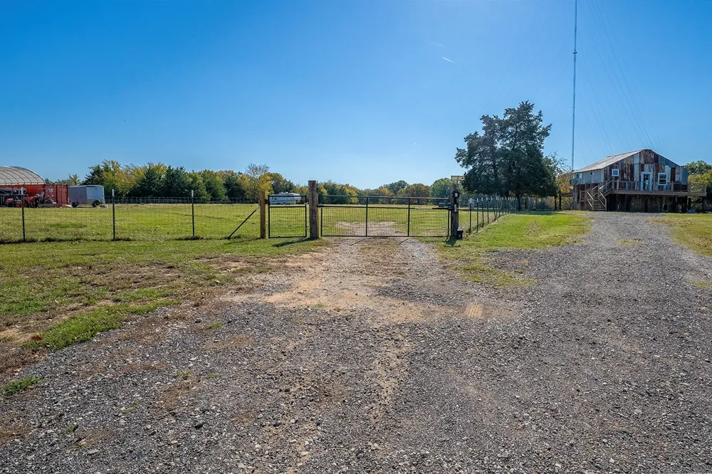 1696 County Road 222 Gainesville, TX 76240