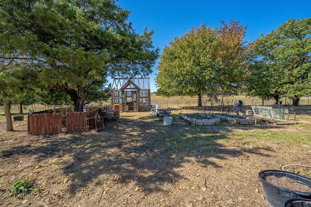 1696 County Road 222 Gainesville, TX 76240