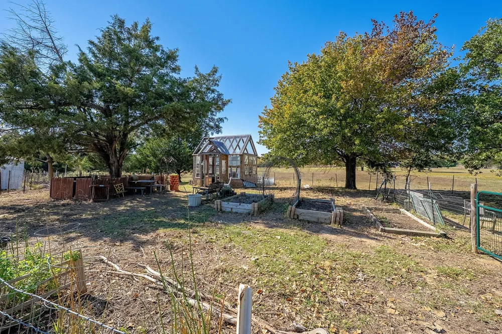1696 County Road 222 Gainesville, TX 76240