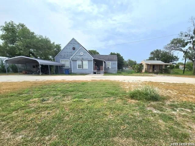 207 McGloin St Three Rivers, TX 78071