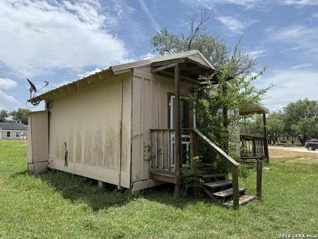 207 McGloin St Three Rivers, TX 78071