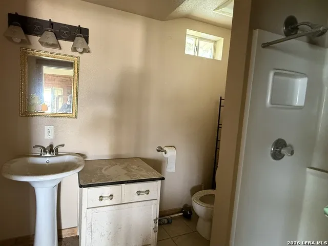 207 McGloin St Three Rivers, TX 78071
