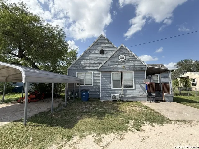 207 McGloin St Three Rivers, TX 78071