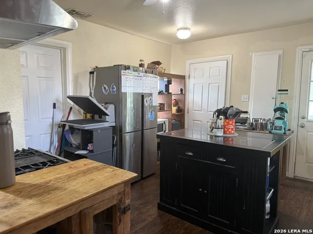 207 McGloin St Three Rivers, TX 78071
