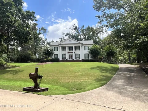787 Shady Oaks Circle