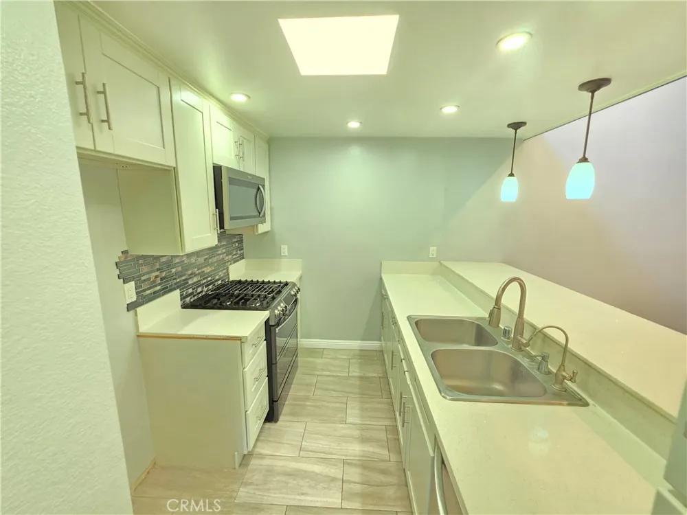 11107 Arminta Street #22 Sun Valley, CA 91352