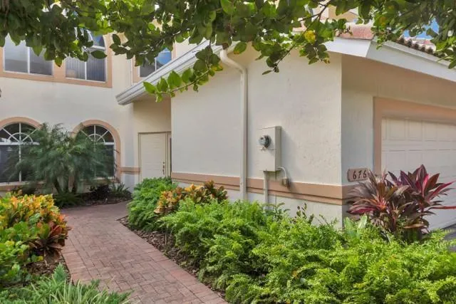 676 W Palm Aire Drive Pompano Beach, FL 33069