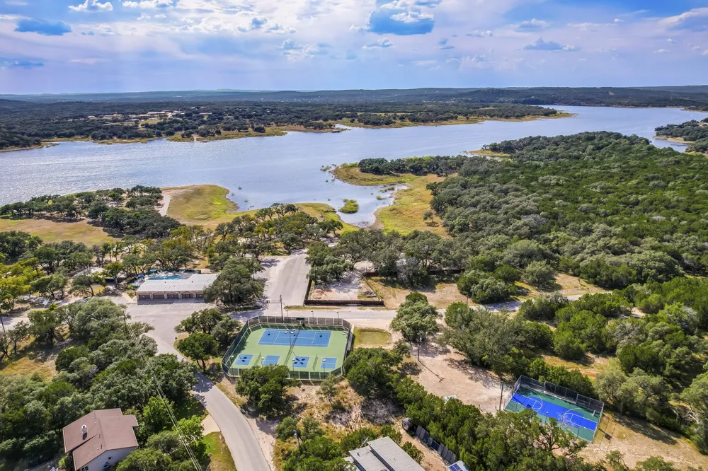 21100 Ringtail Cove Lago Vista, TX 78645