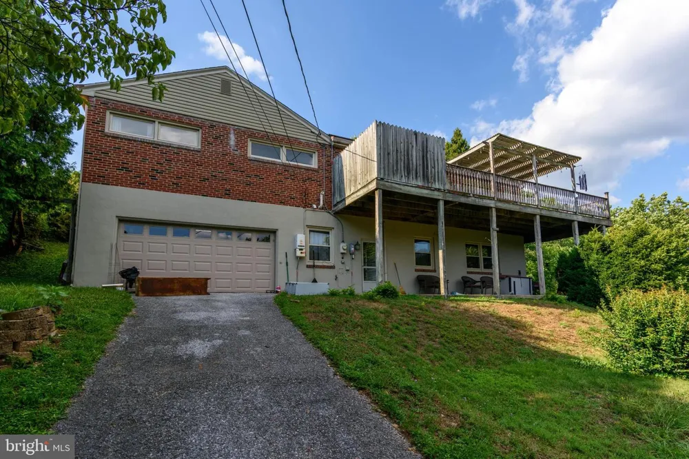 4216 RIDGE DRIVE Harrisburg, PA 17109