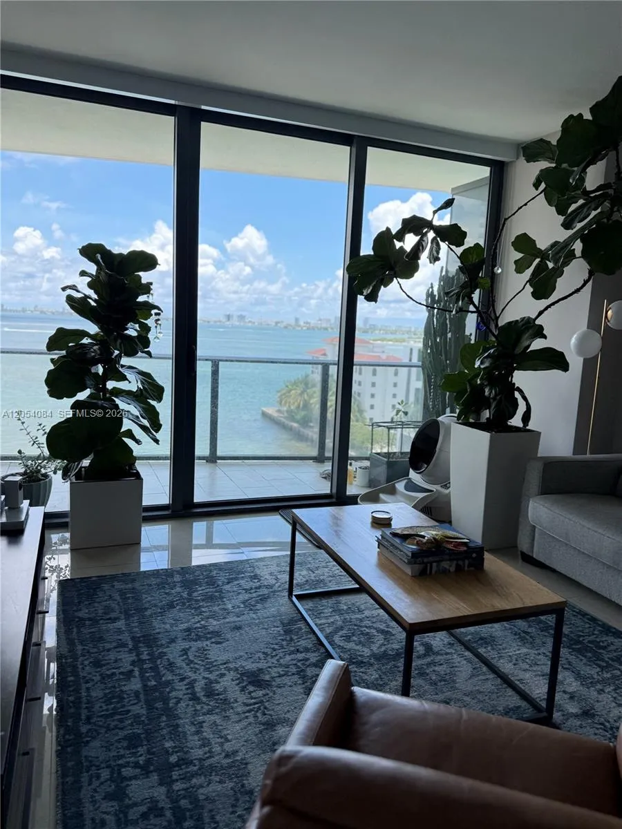 460 NE 28th St #803 Miami, FL 33137