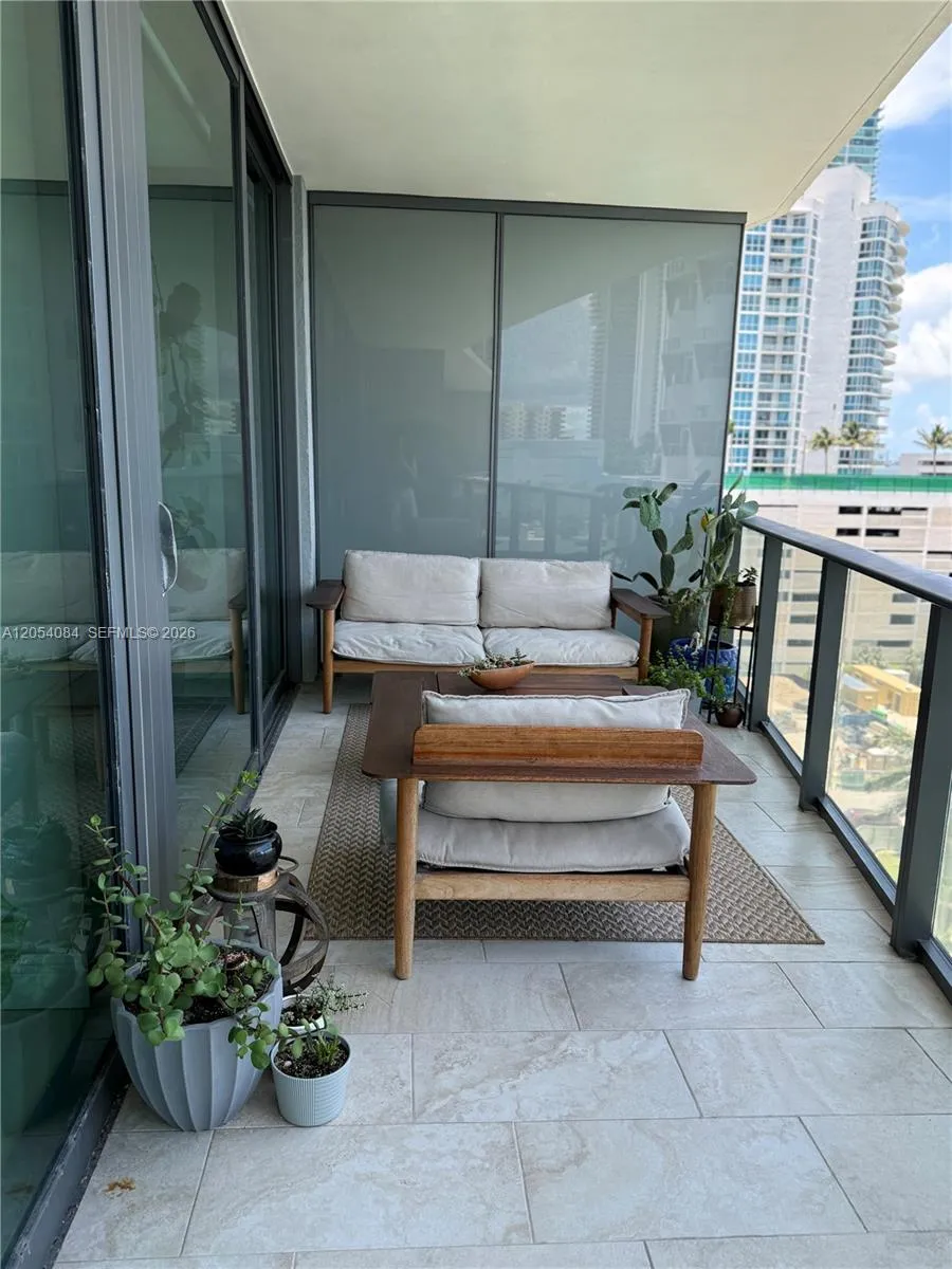 460 NE 28th St #803 Miami, FL 33137