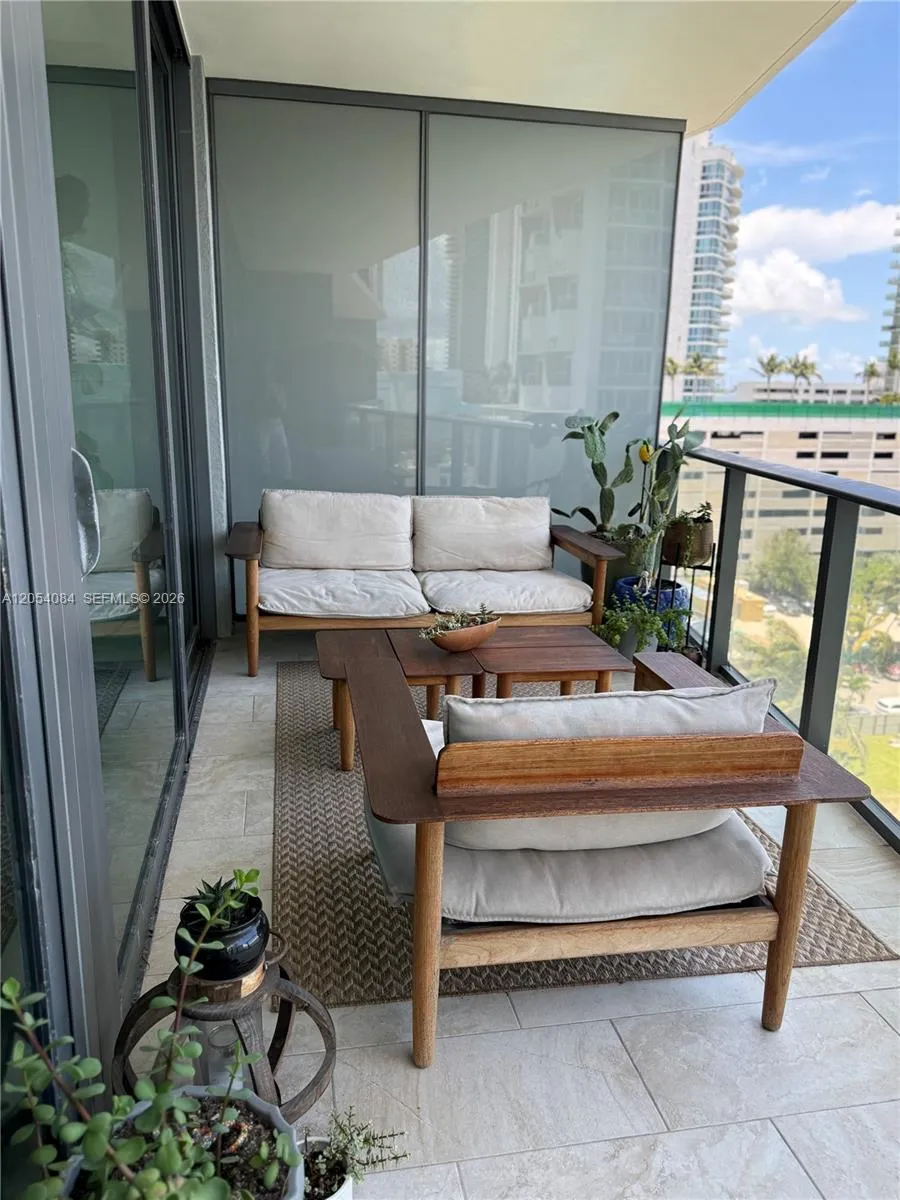 460 NE 28th St #803 Miami, FL 33137