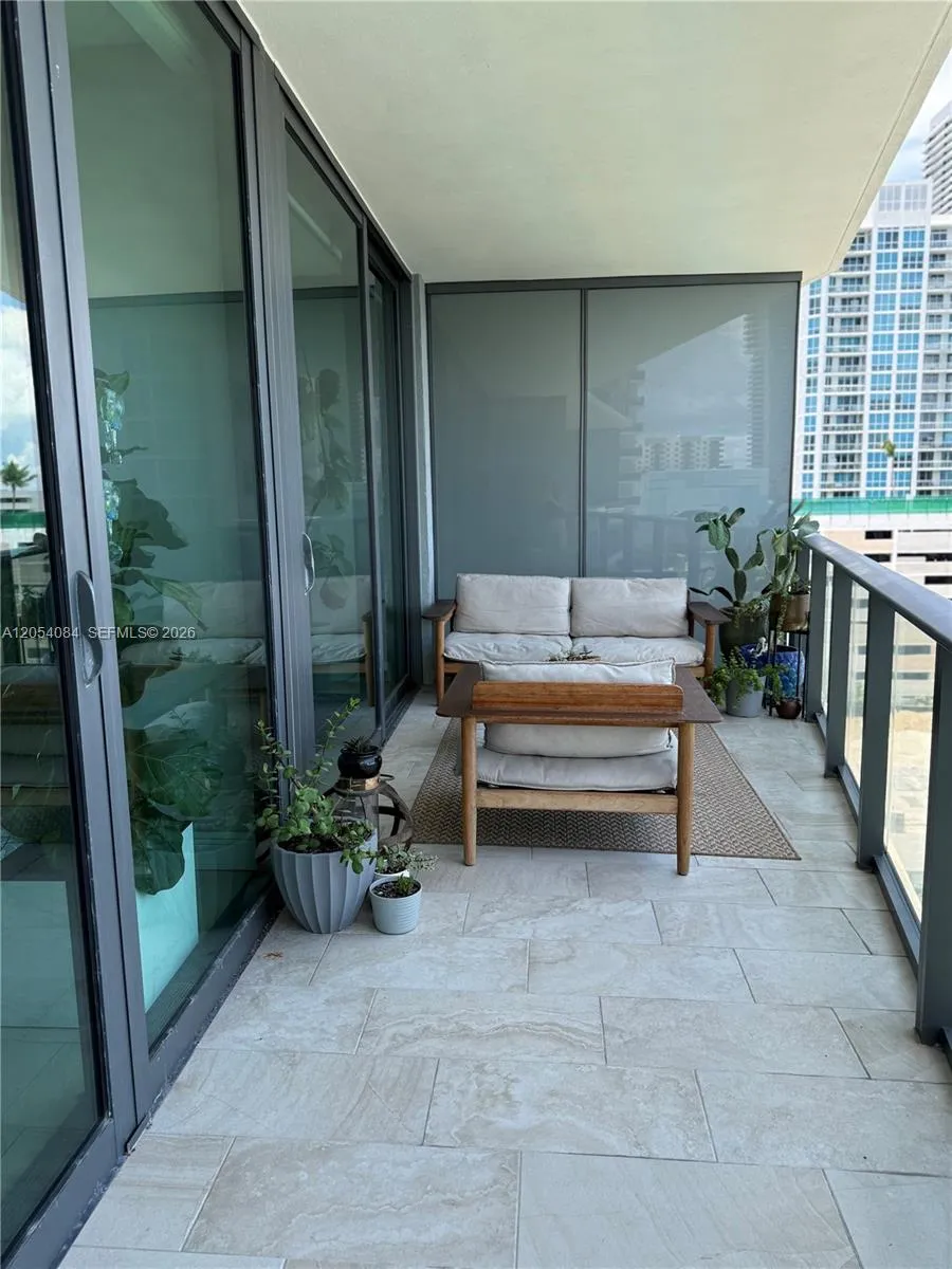 460 NE 28th St #803 Miami, FL 33137