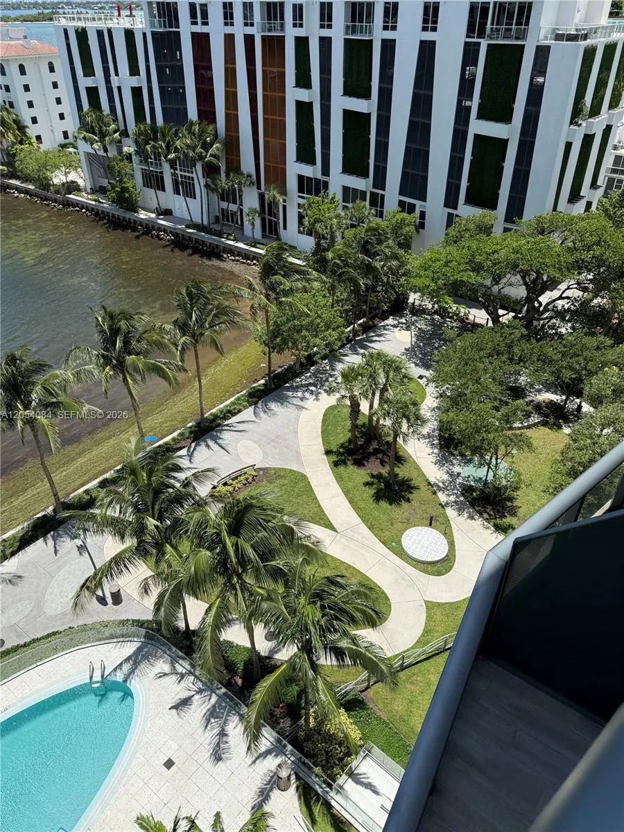 460 NE 28th St #803 Miami, FL 33137