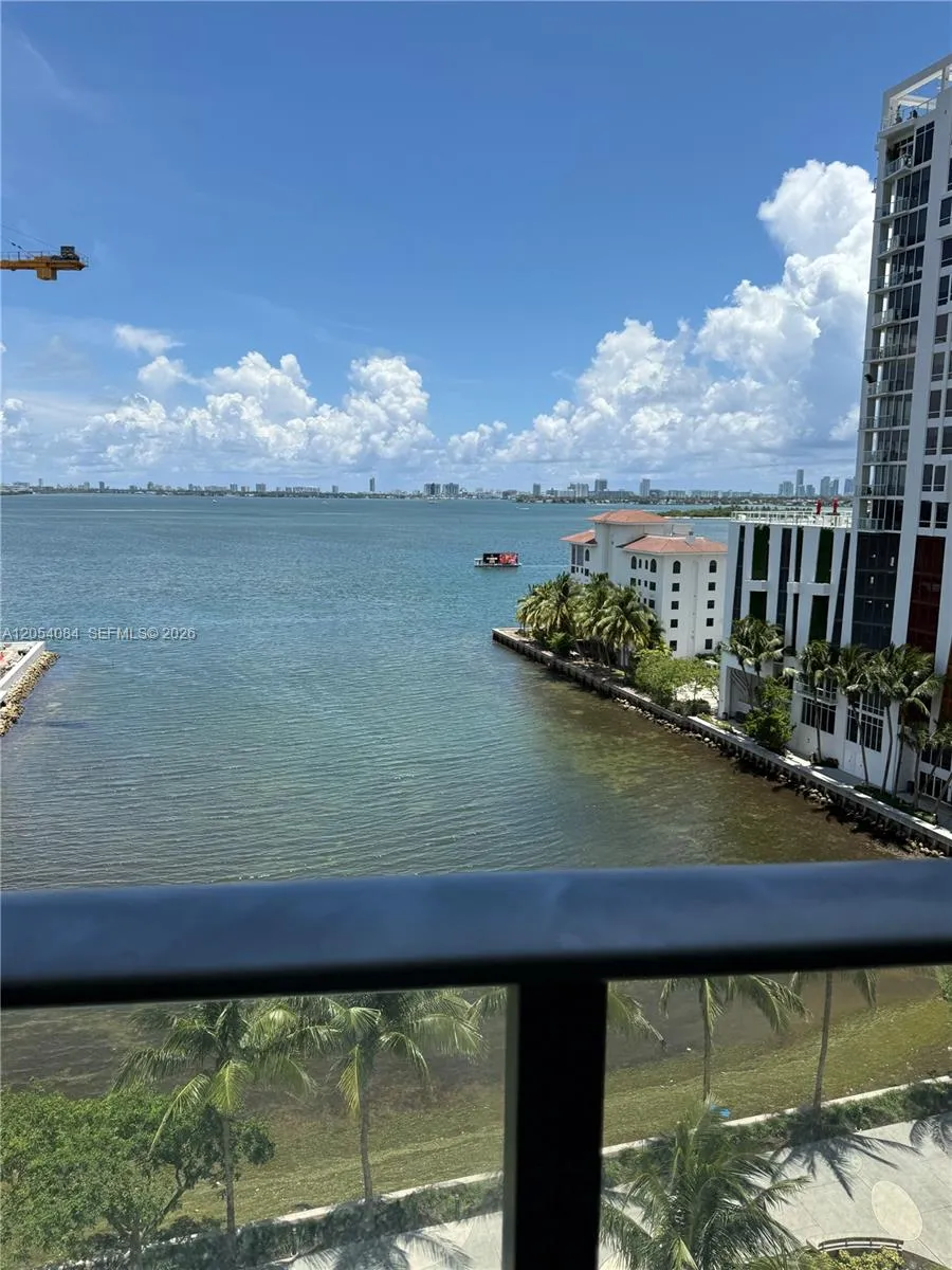 460 NE 28th St #803 Miami, FL 33137