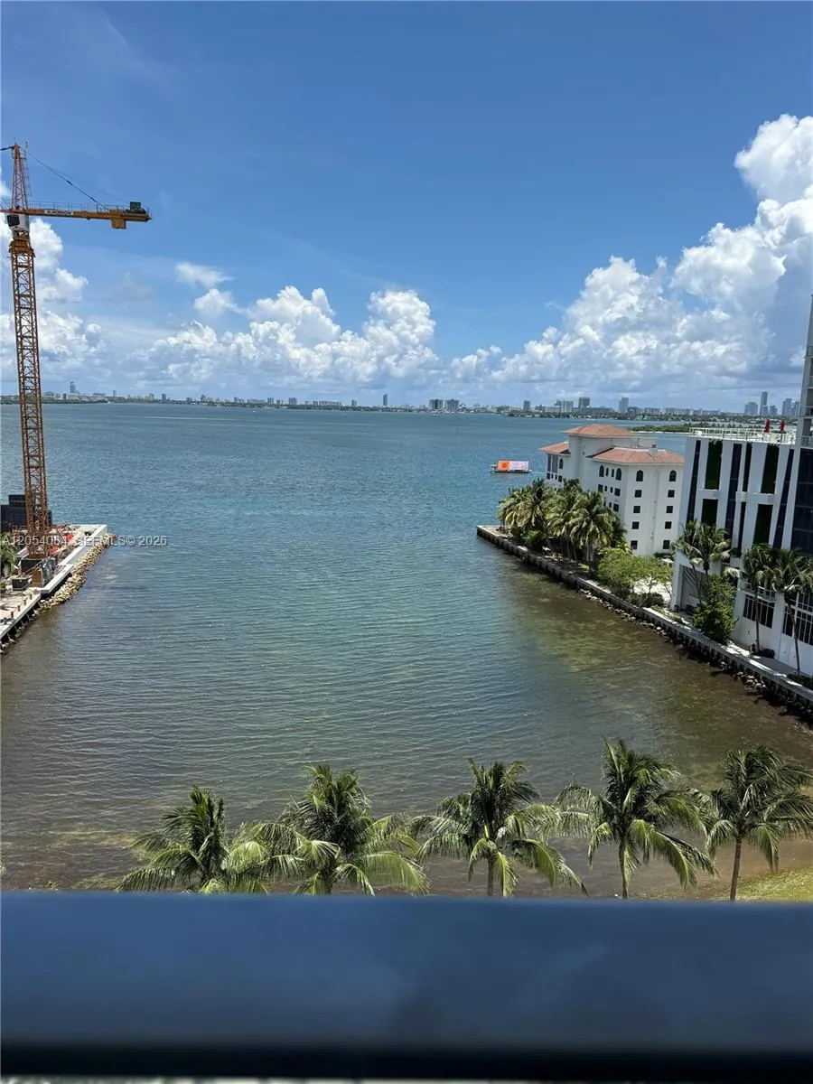 460 NE 28th St #803 Miami, FL 33137