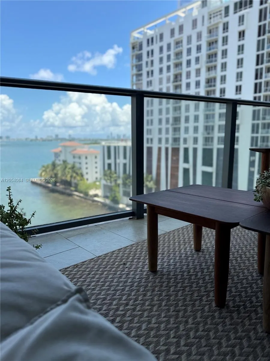 460 NE 28th St #803 Miami, FL 33137