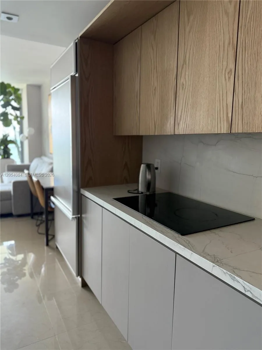 460 NE 28th St #803 Miami, FL 33137