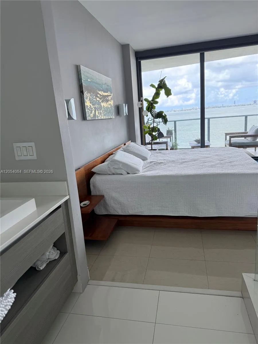 460 NE 28th St #803 Miami, FL 33137