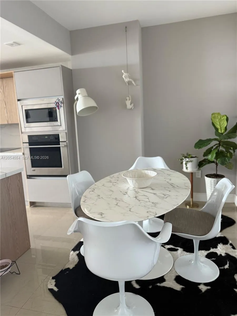 460 NE 28th St #803 Miami, FL 33137
