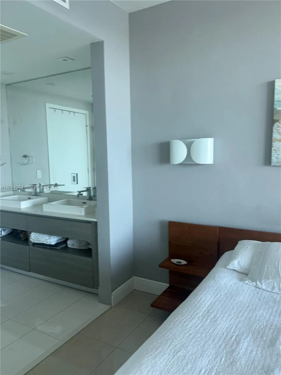 460 NE 28th St #803 Miami, FL 33137
