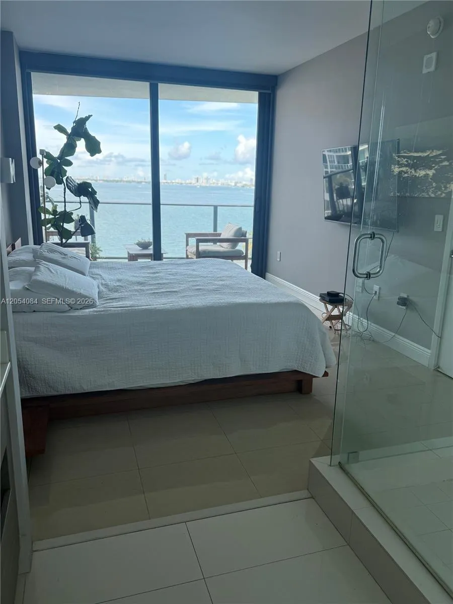 460 NE 28th St #803 Miami, FL 33137