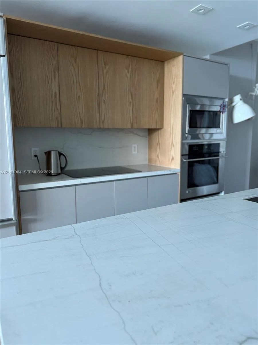 460 NE 28th St #803 Miami, FL 33137