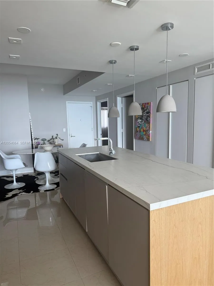 460 NE 28th St #803 Miami, FL 33137