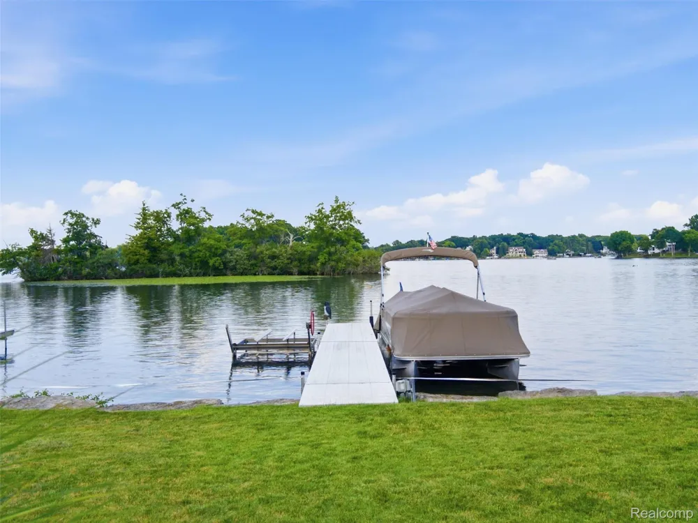 2314 Duck Lake Road Highland Charter Township, MI 48356