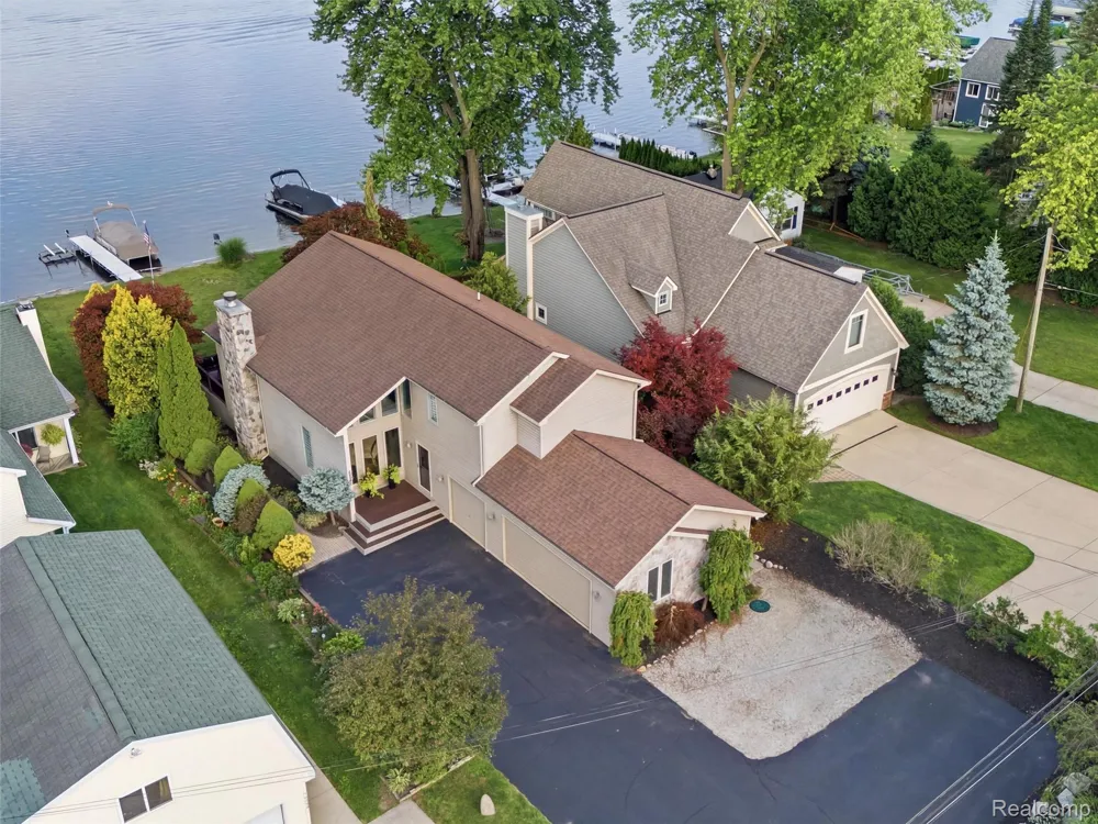 2314 Duck Lake Road Highland Charter Township, MI 48356