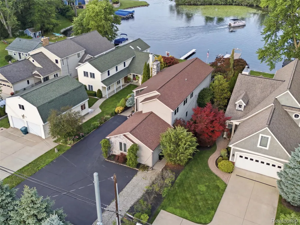 2314 Duck Lake Road Highland Charter Township, MI 48356