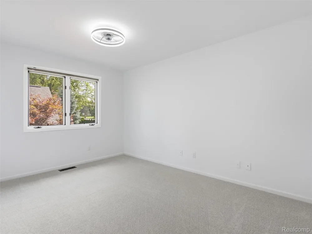 2314 Duck Lake Road Highland Charter Township, MI 48356