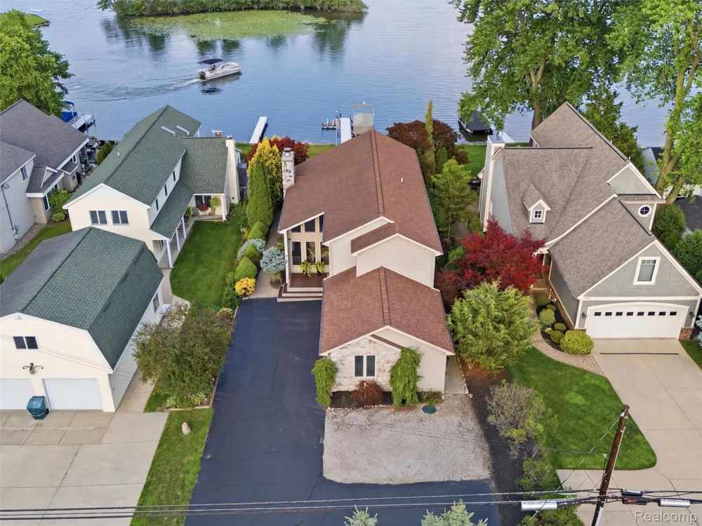 2314 Duck Lake Road Highland Charter Township, MI 48356