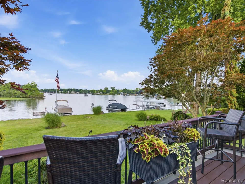 2314 Duck Lake Road Highland Charter Township, MI 48356