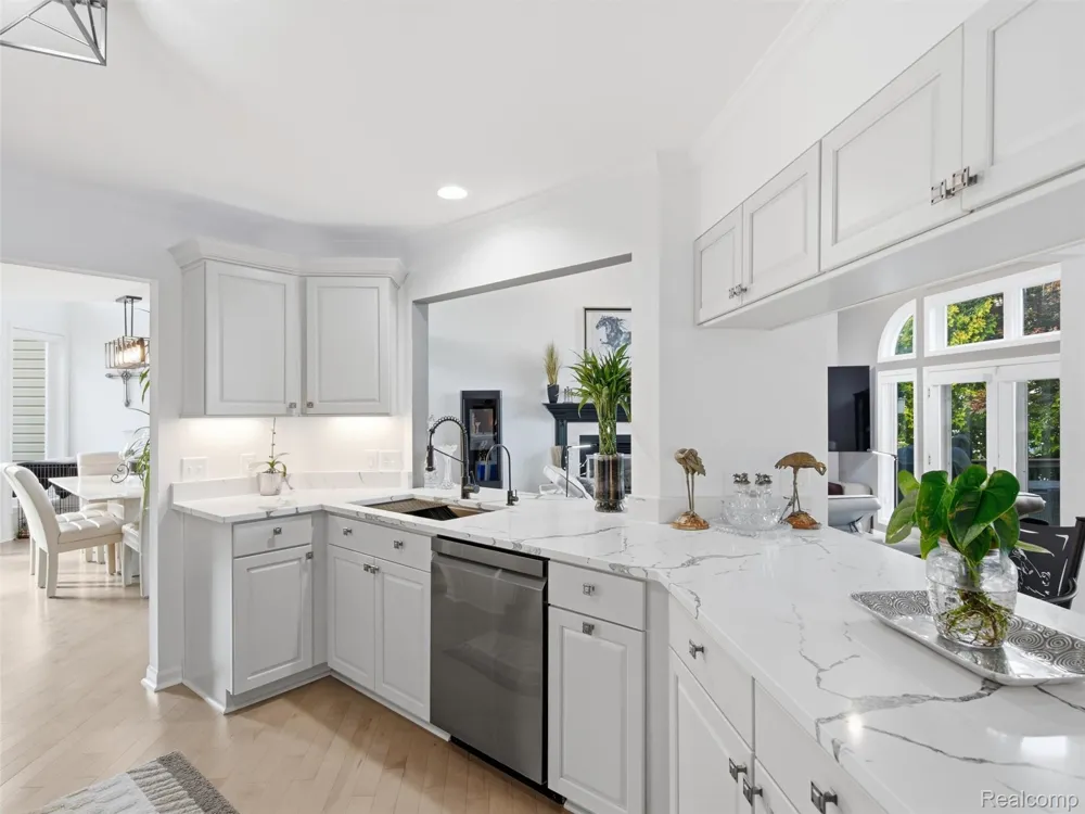 2314 Duck Lake Road Highland Charter Township, MI 48356