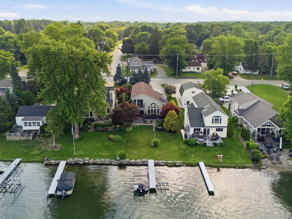 2314 Duck Lake Road Highland Charter Township, MI 48356