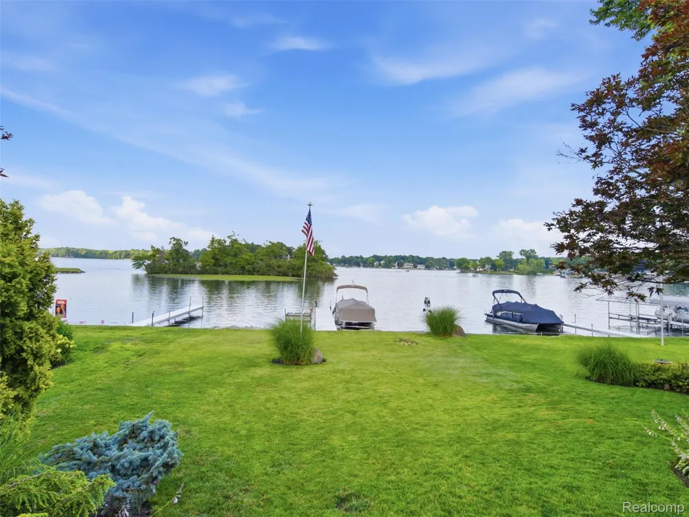 2314 Duck Lake Road Highland Charter Township, MI 48356