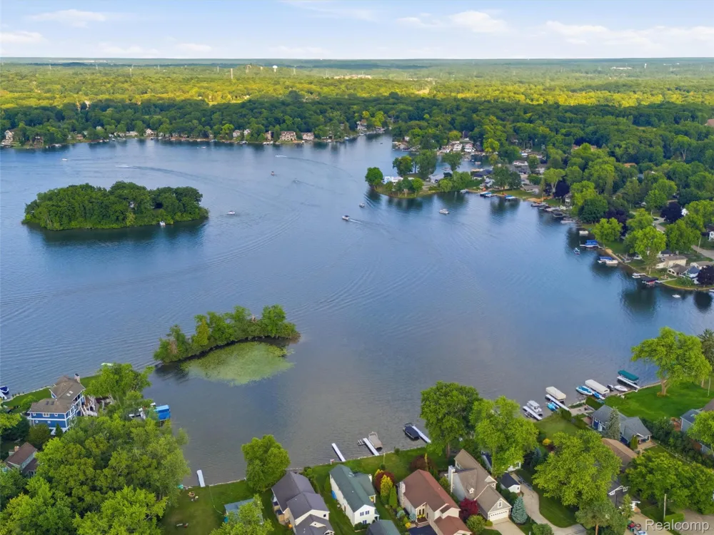 2314 Duck Lake Road Highland Charter Township, MI 48356