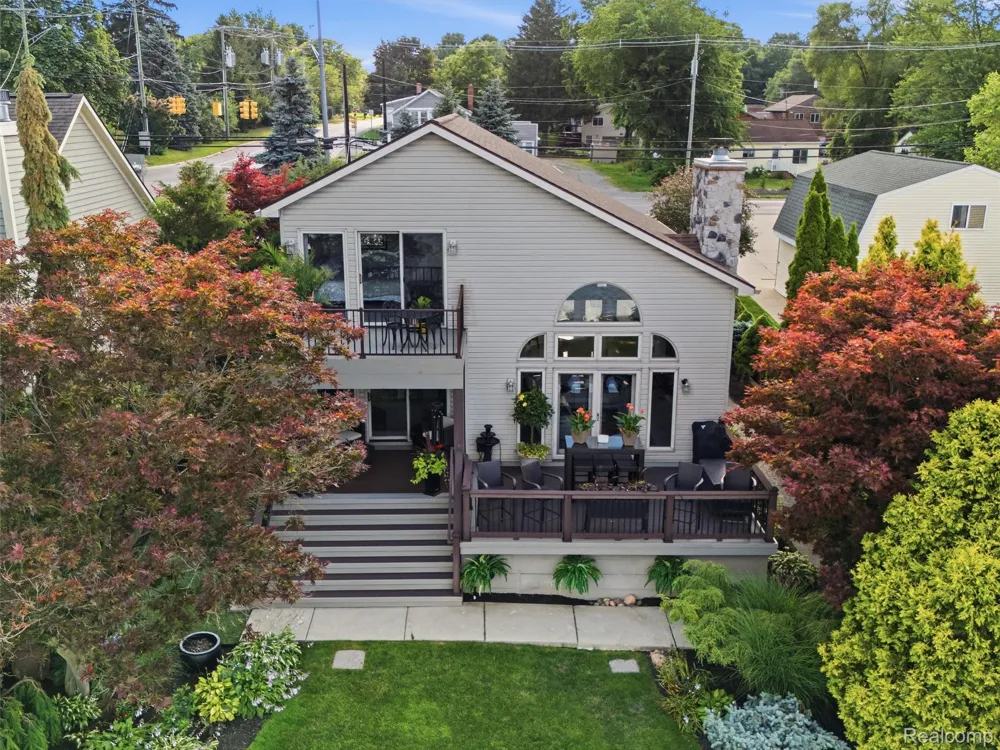 2314 Duck Lake Road Highland Charter Township, MI 48356
