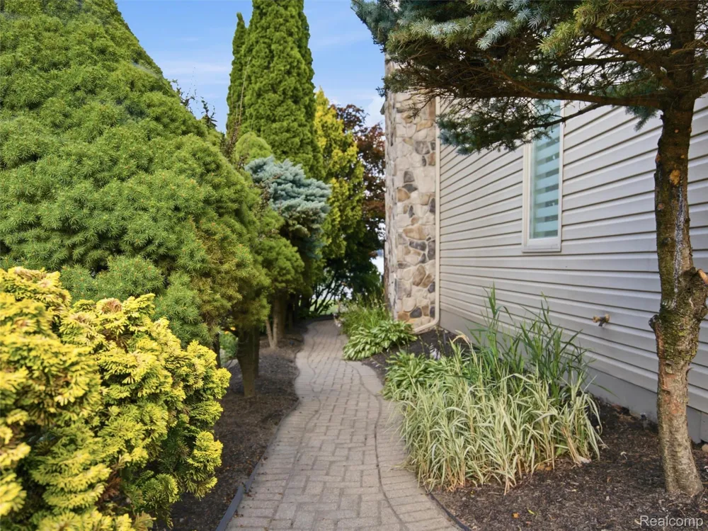2314 Duck Lake Road Highland Charter Township, MI 48356