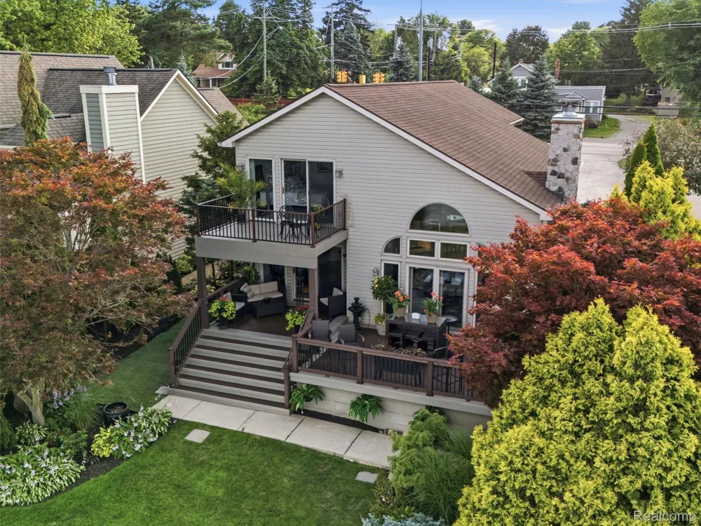 2314 Duck Lake Road Highland Charter Township, MI 48356