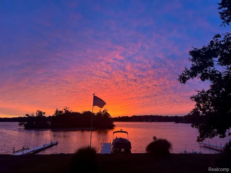 2314 Duck Lake Road Highland Charter Township, MI 48356