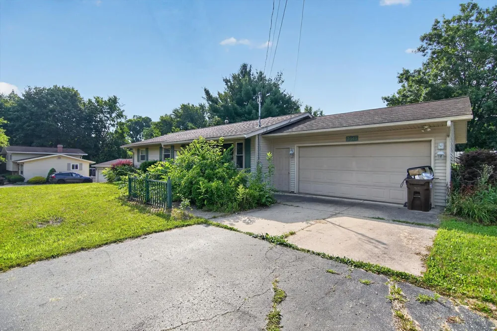 3015 John Glenn Drive Blackman Charter Township, MI 49201