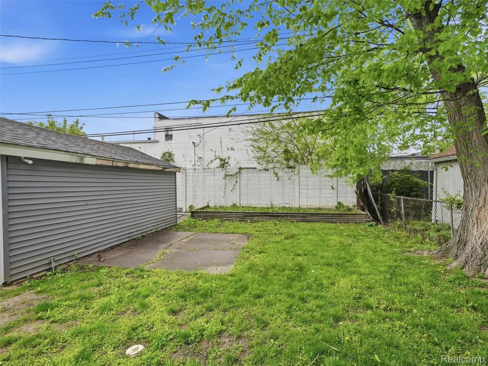 23449 Carlisle Avenue Hazel Park City, MI 48030