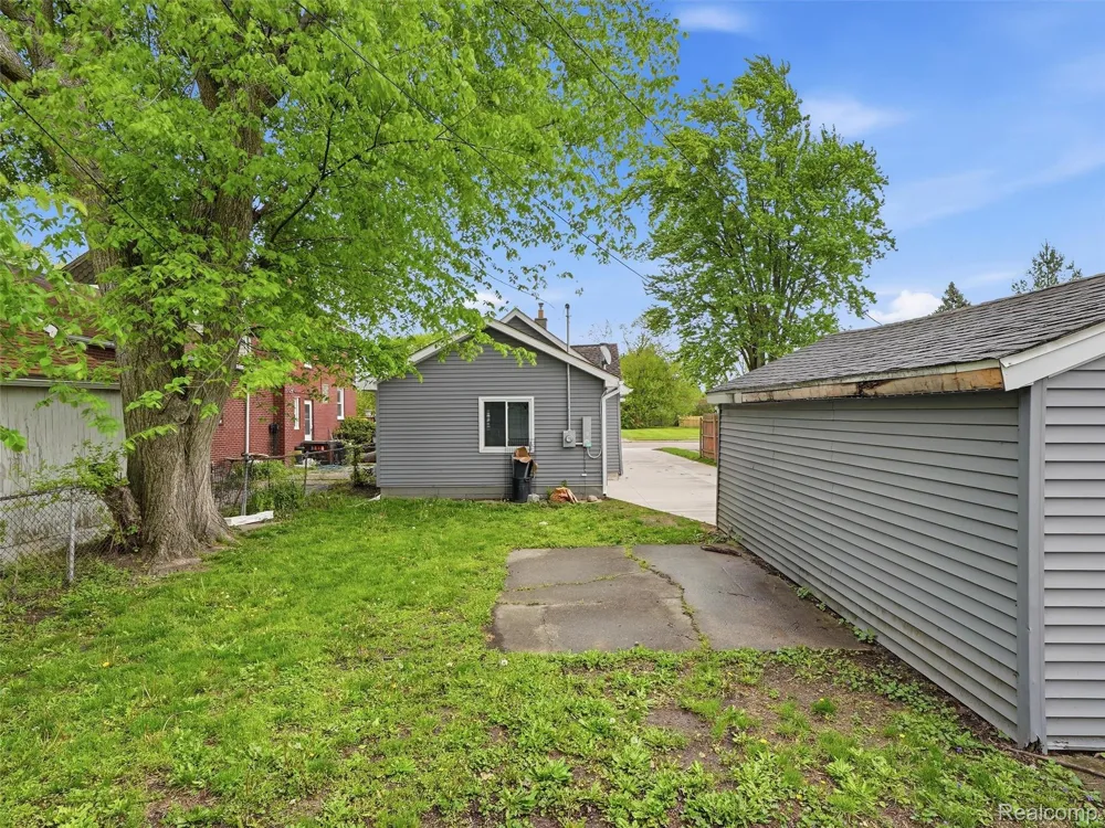 23449 Carlisle Avenue Hazel Park City, MI 48030