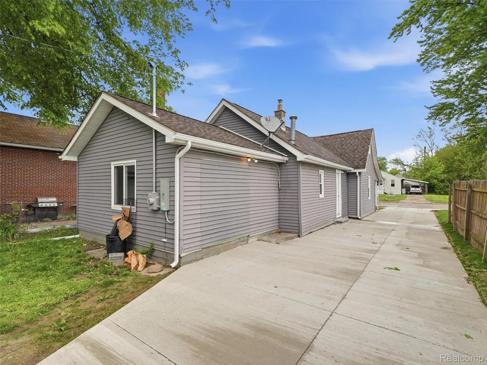 23449 Carlisle Avenue Hazel Park City, MI 48030