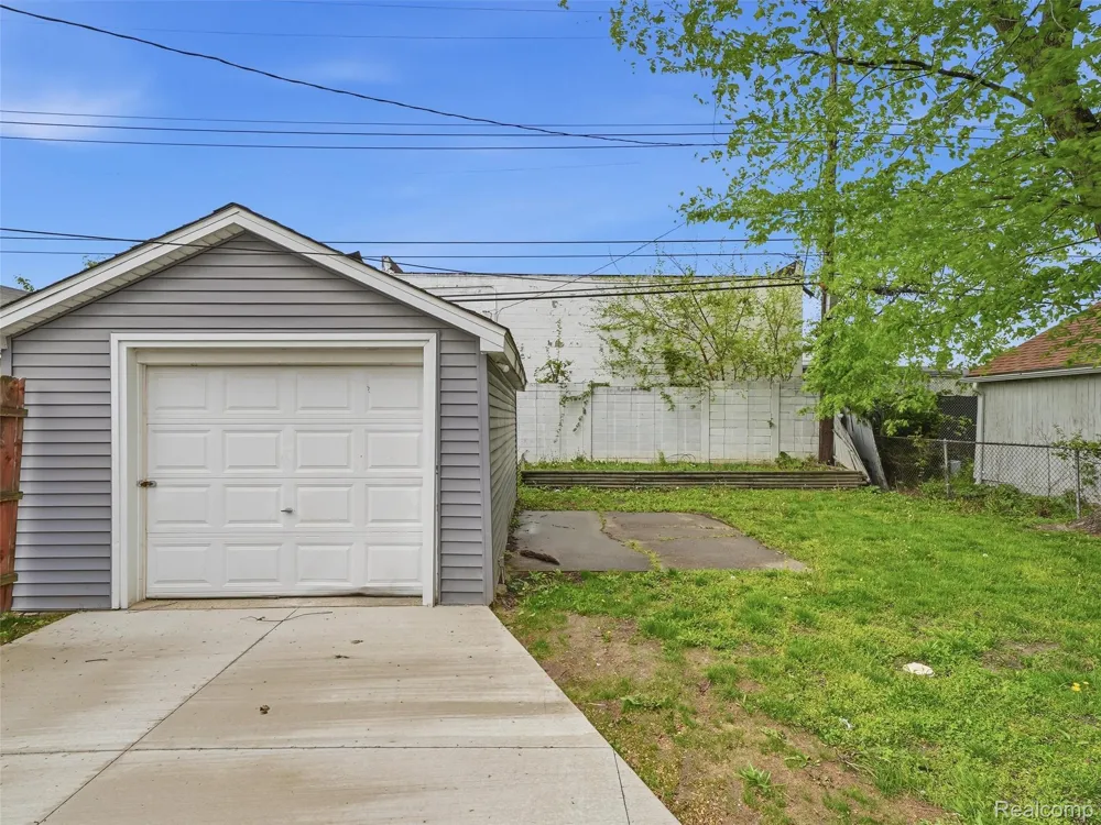 23449 Carlisle Avenue Hazel Park City, MI 48030